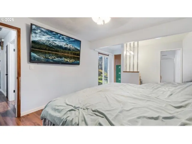 Bedroom, Primary