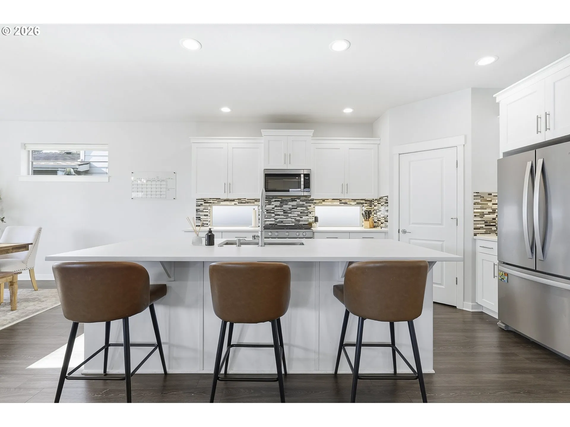 Kitchen-Breakfast Bar