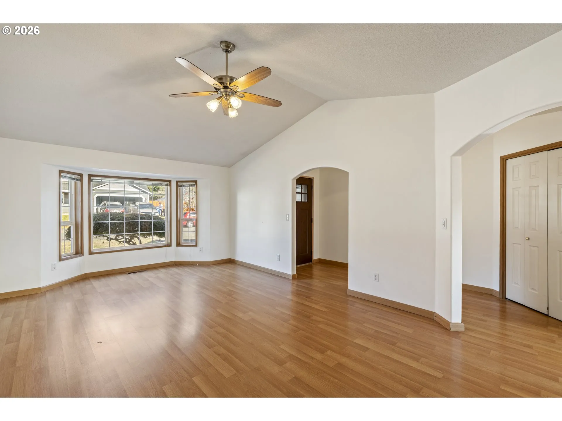 Living Room-Vaulted Ceilings