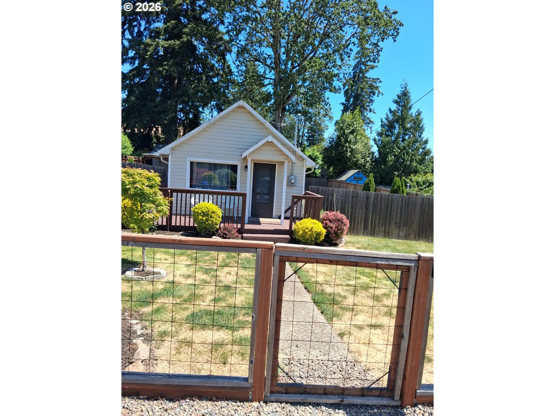 Front Yard-Fenced