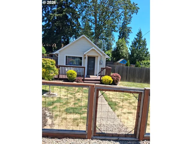 Front Yard-Fenced