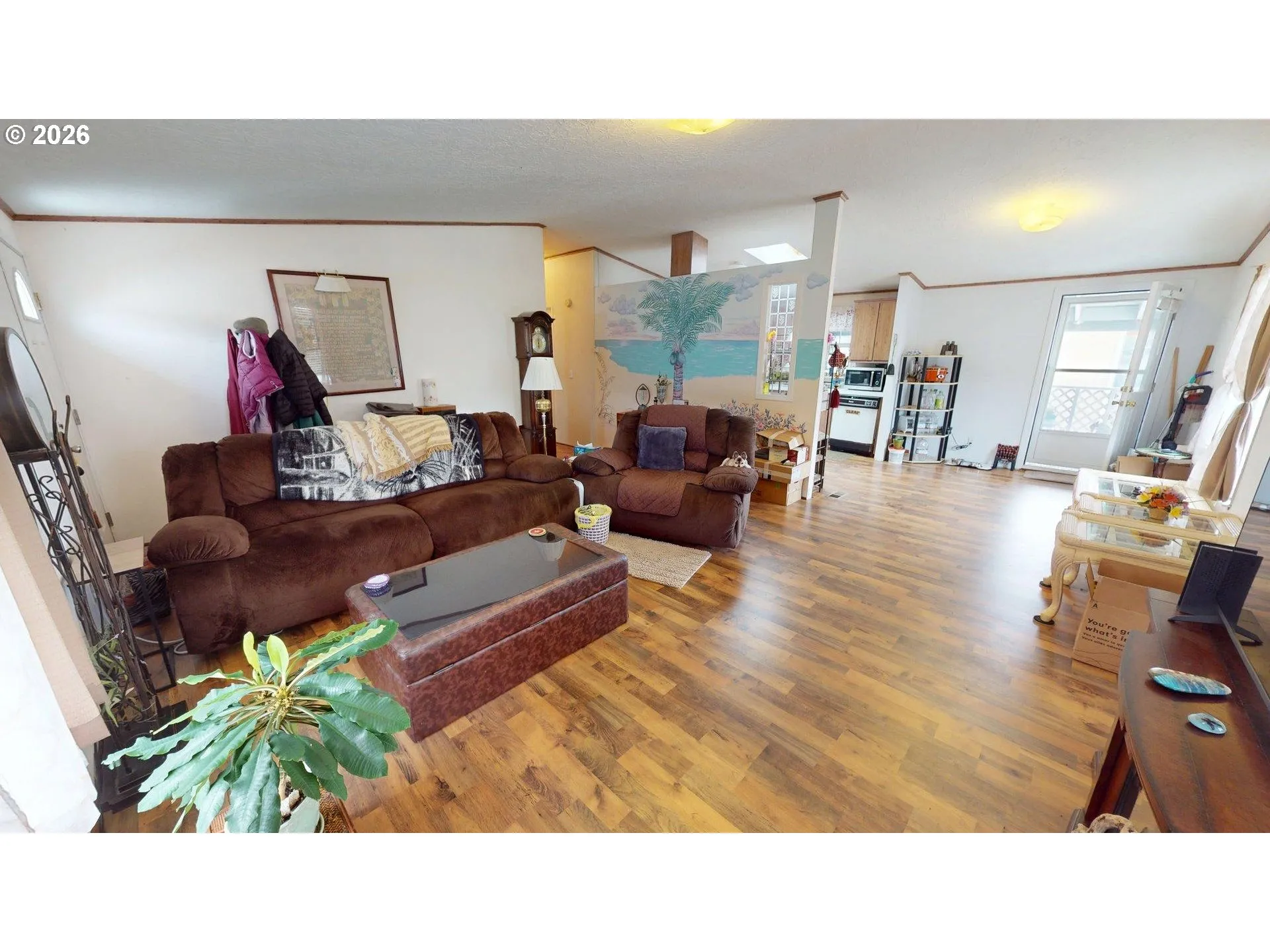 Living Room-Vaulted Ceilings
