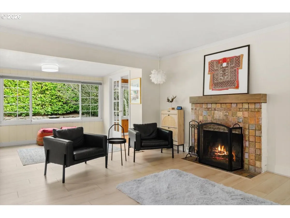 Living Room-Fireplace
