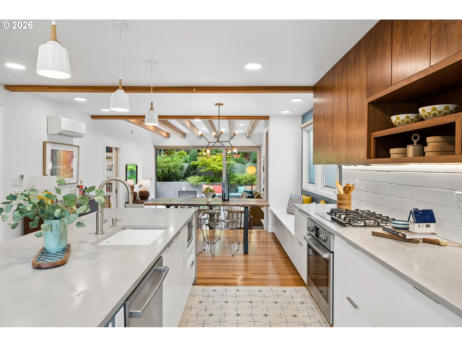 Kitchen/Dining Room-Island