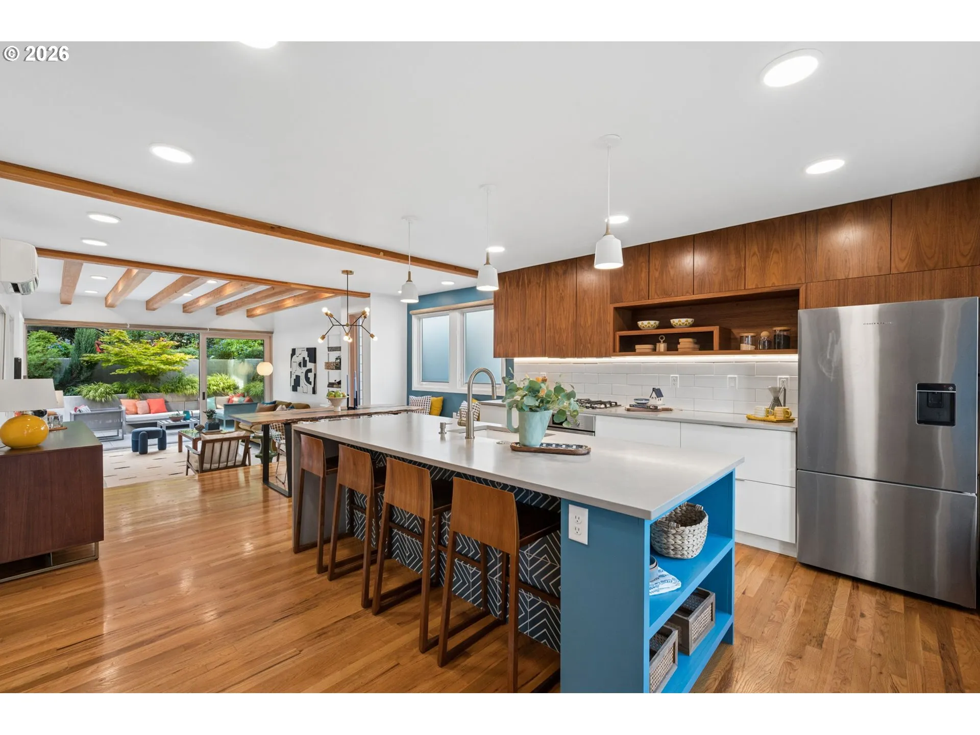 Kitchen-Breakfast Bar