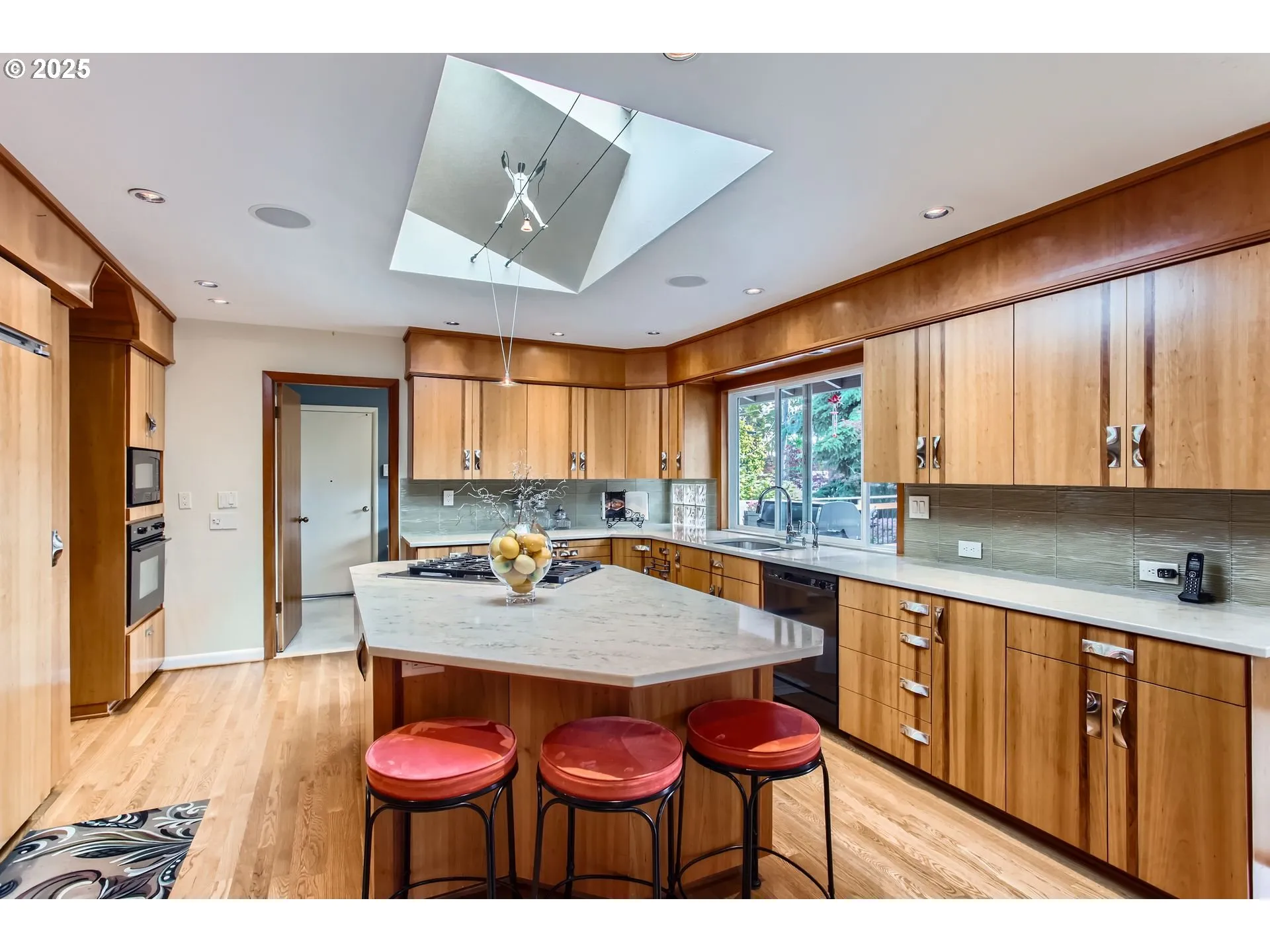 Kitchen-Breakfast Bar