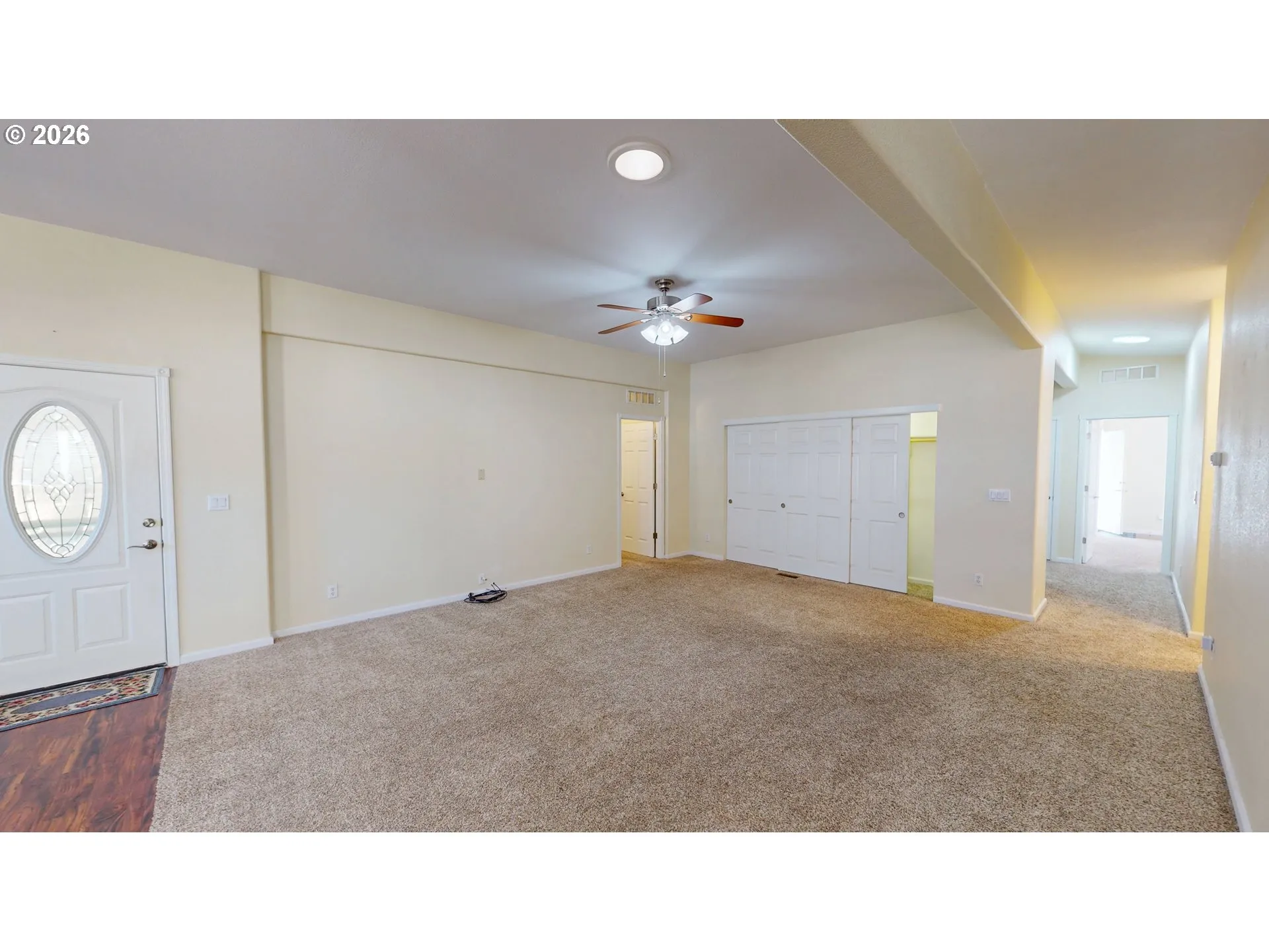 Living Room/Entrance