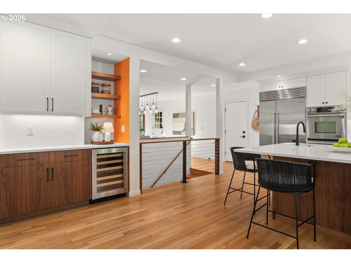 Kitchen-Breakfast Bar