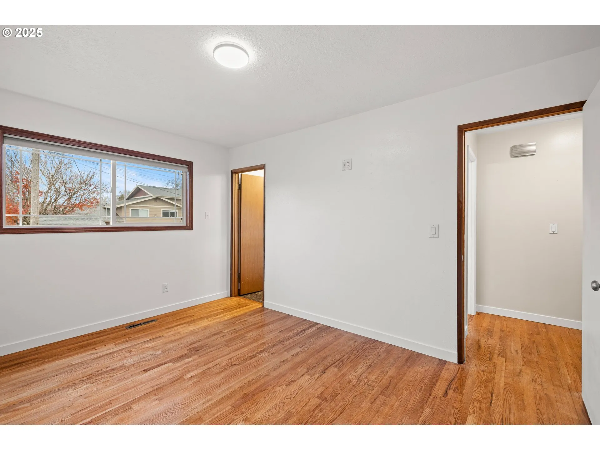Bedroom-Full Bathroom