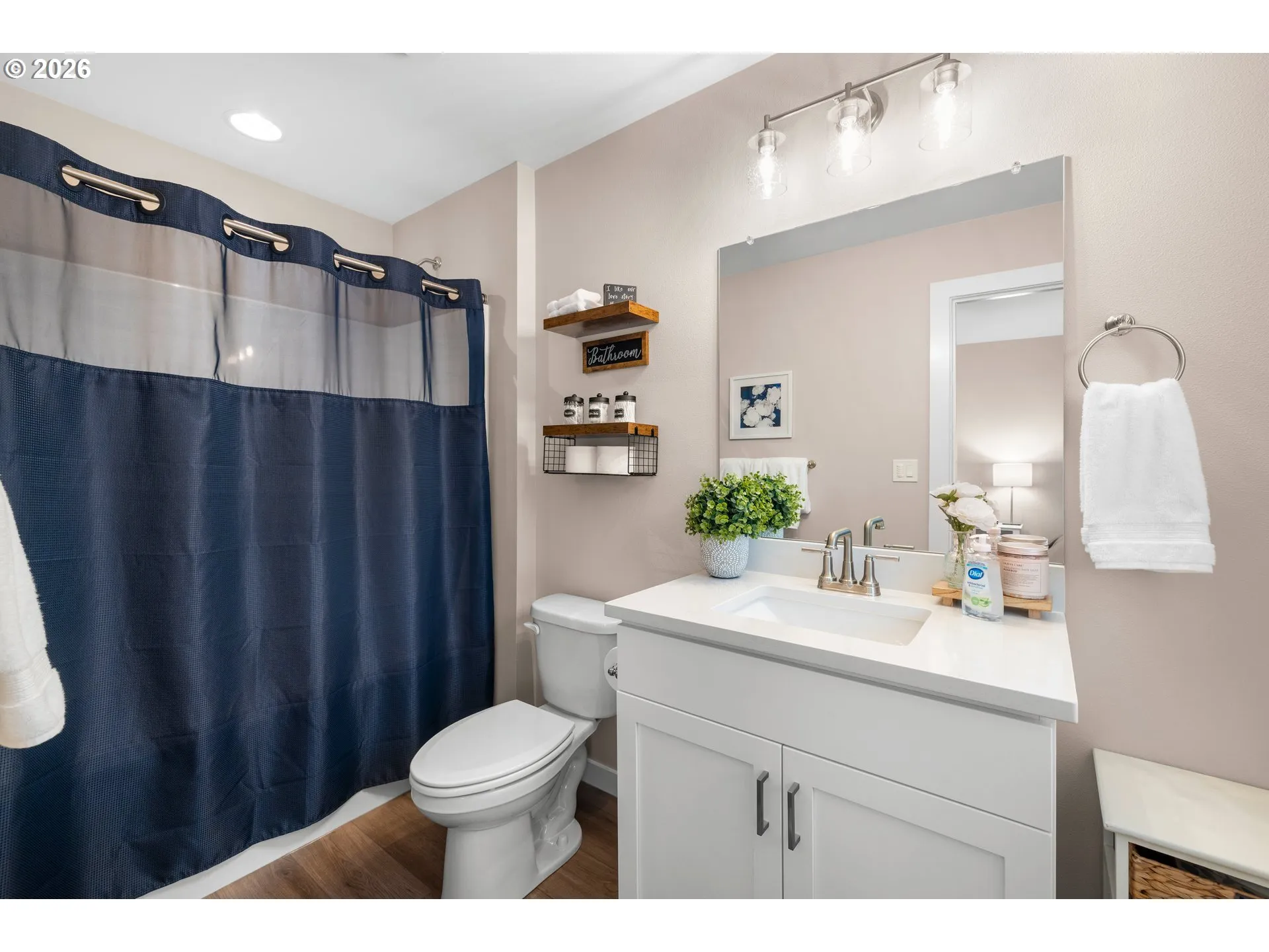 Bathroom, Attached-Upper