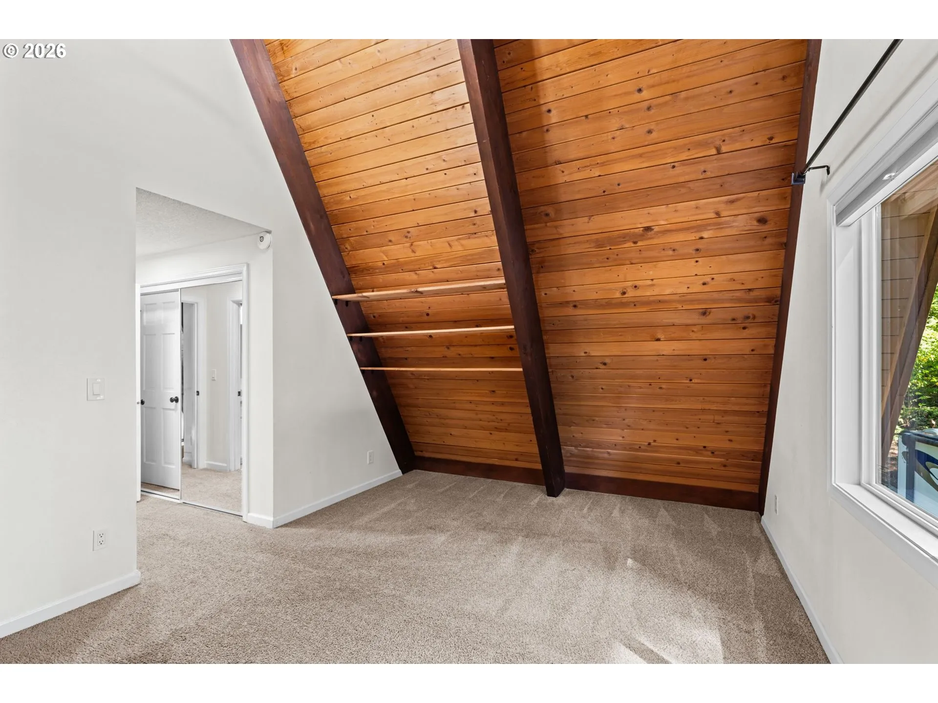 Bedroom, Primary