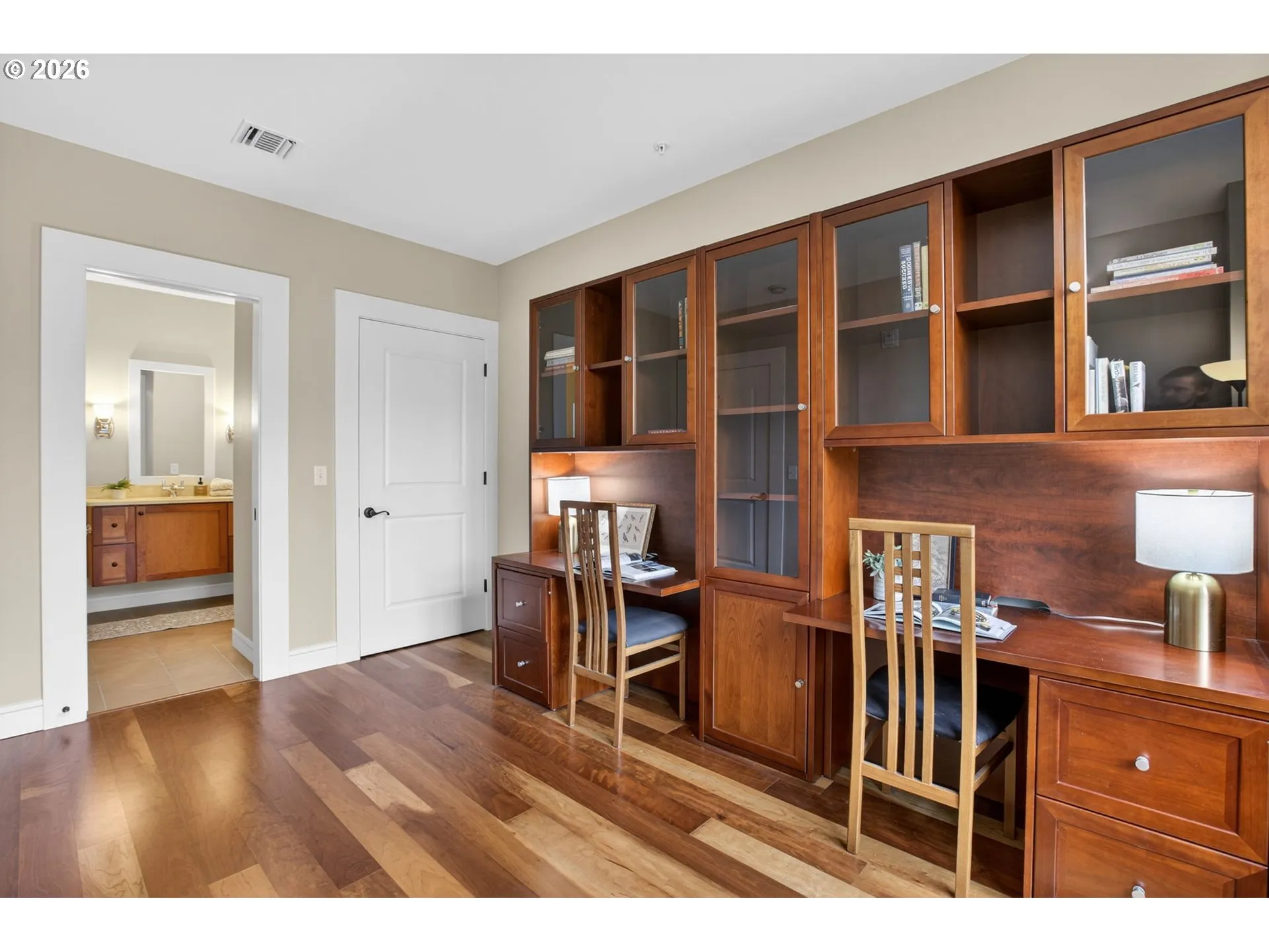 Bedroom-Full Bathroom