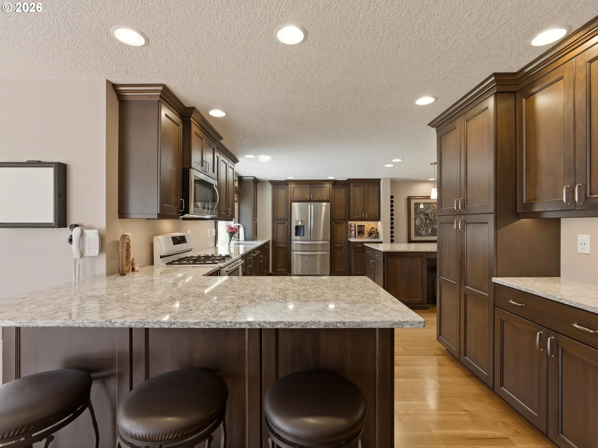 Kitchen-Breakfast Bar