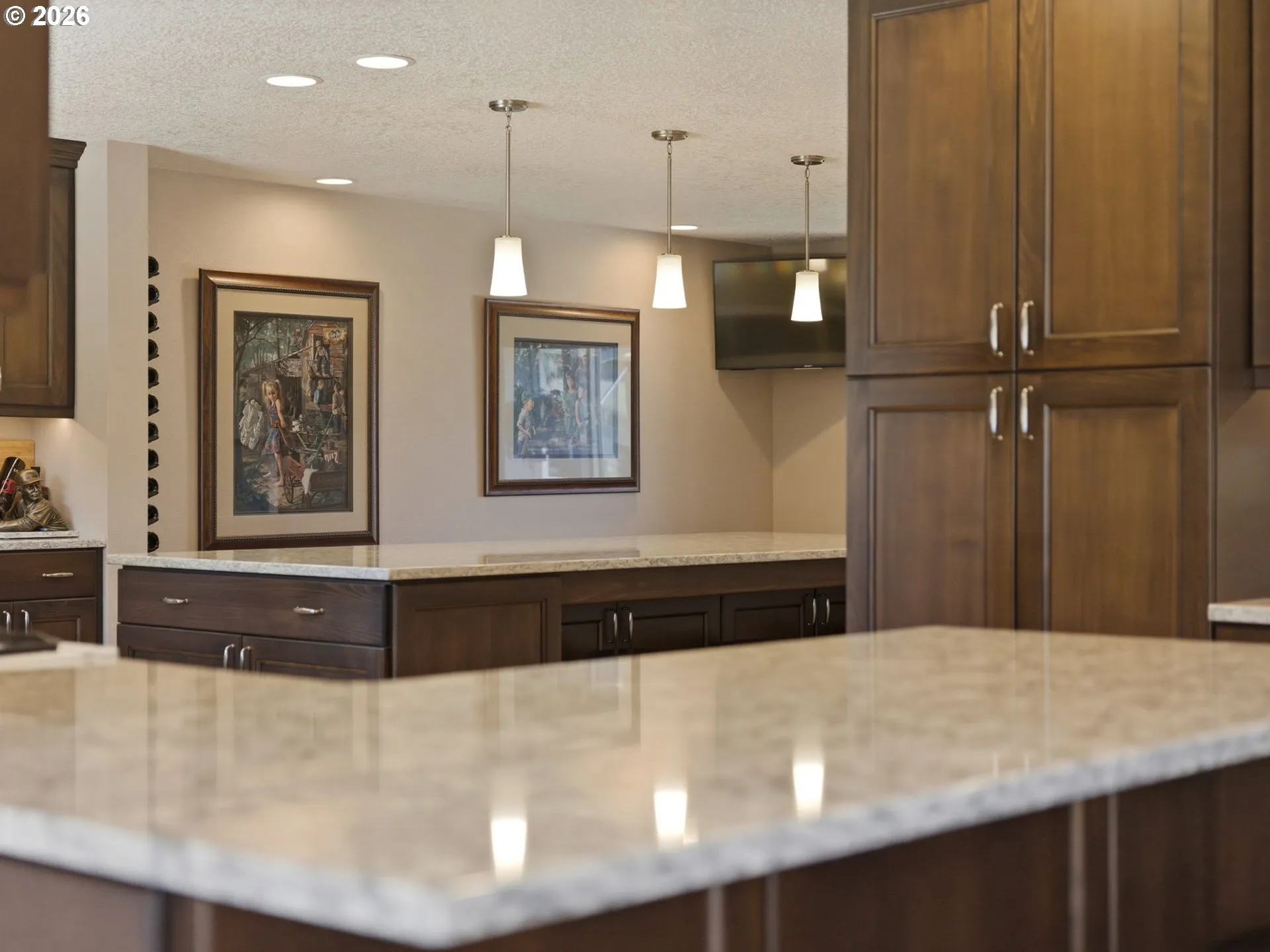 Kitchen-Breakfast Bar