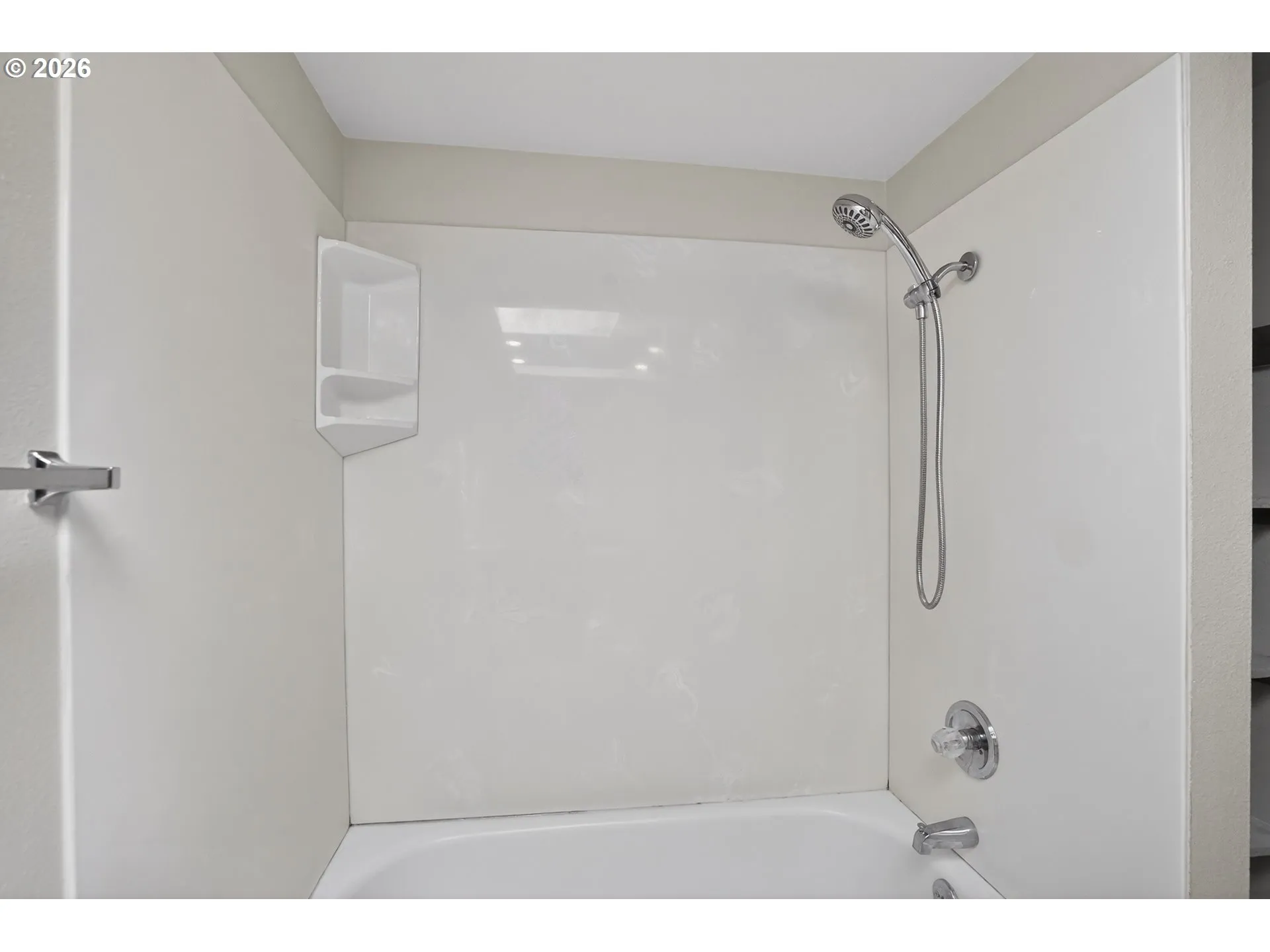 Bathroom, Continental-Upper