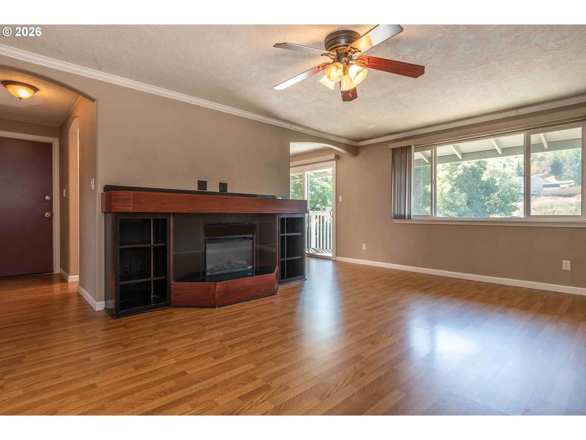 Living Room-Fireplace