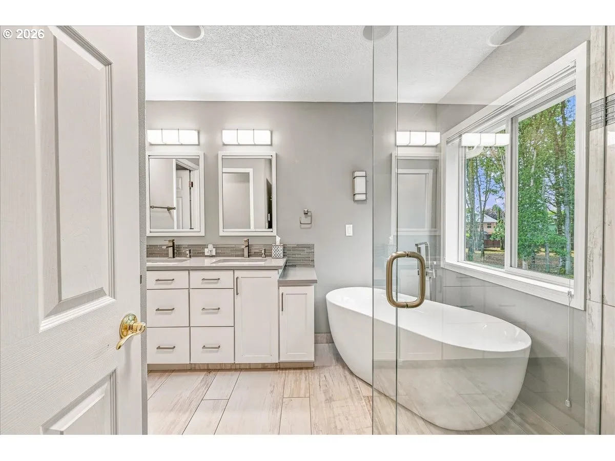 Bathroom, Attached