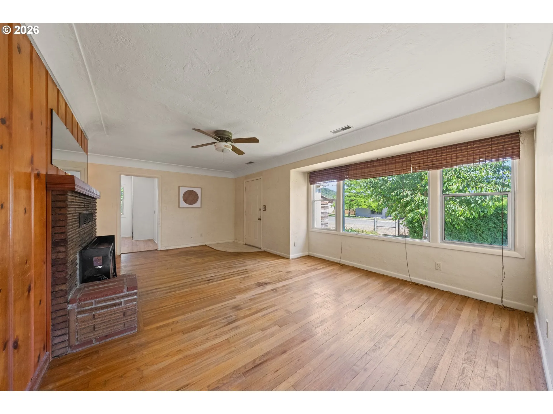 Living Room-Ceiling Fan