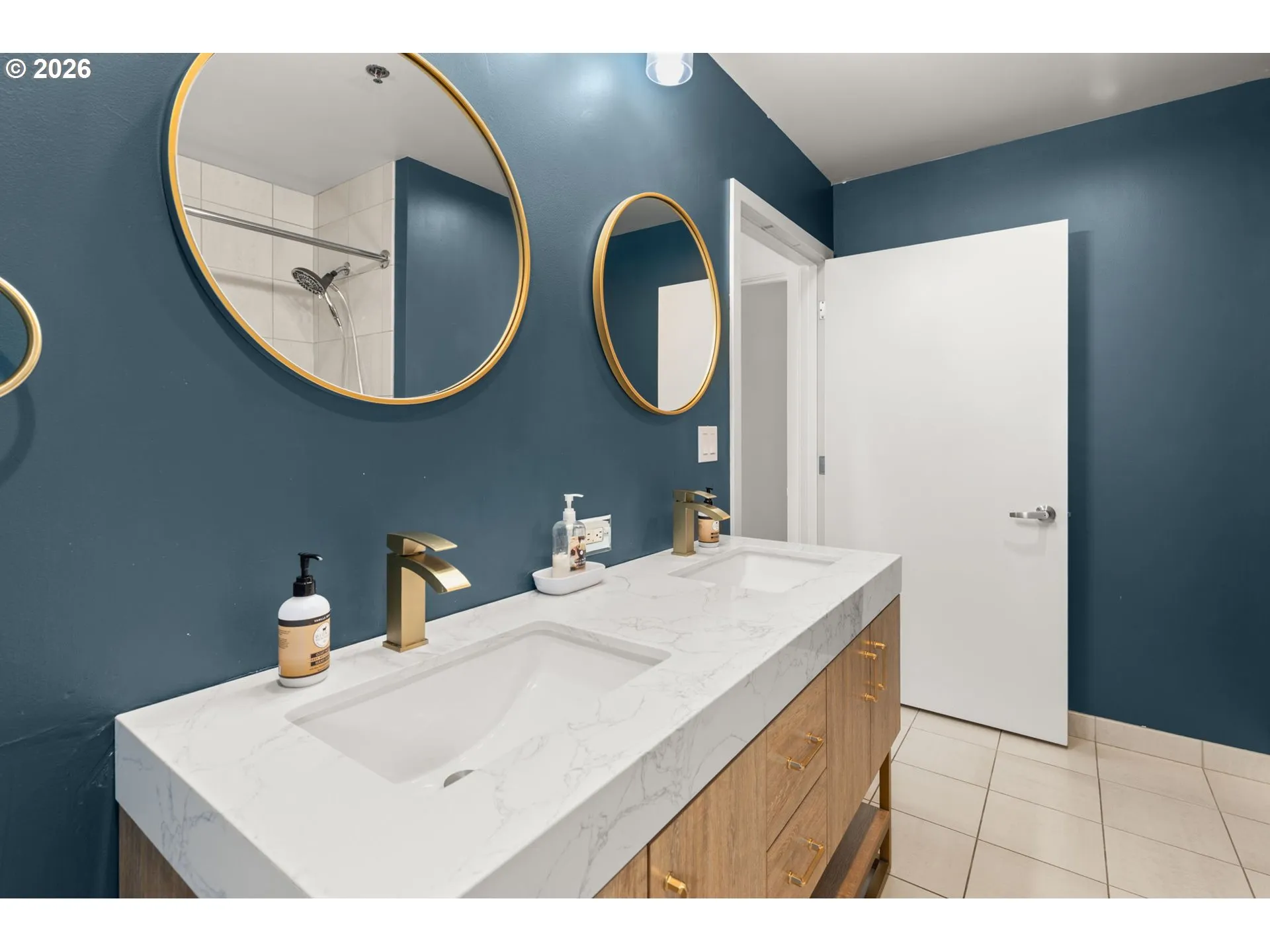Bathroom, Attached-Double Sinks