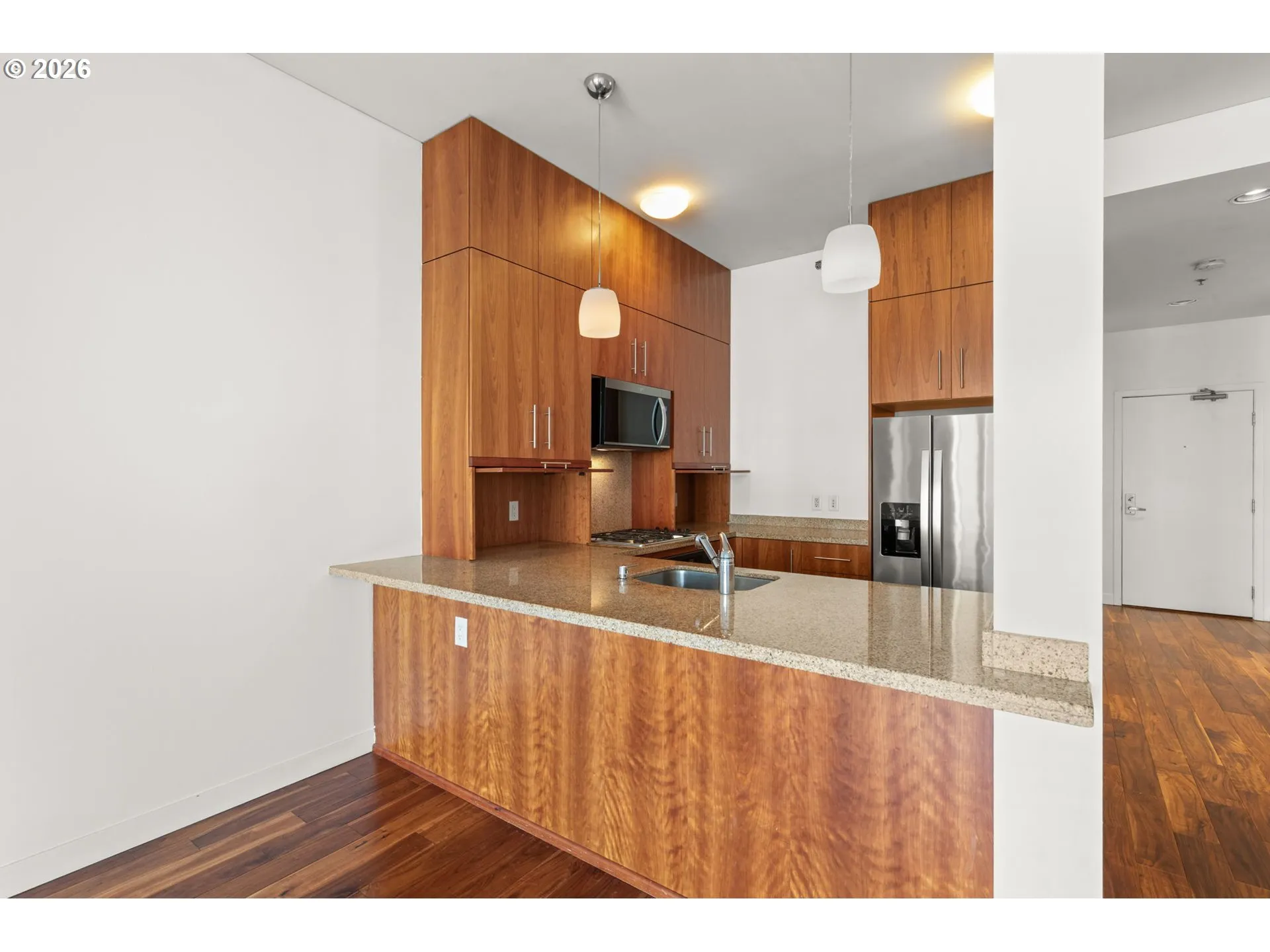 Kitchen-Breakfast Bar
