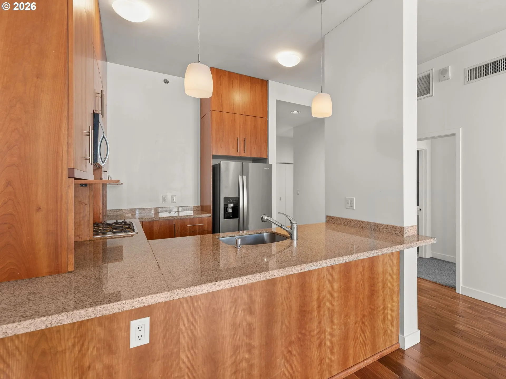 Kitchen-Breakfast Bar