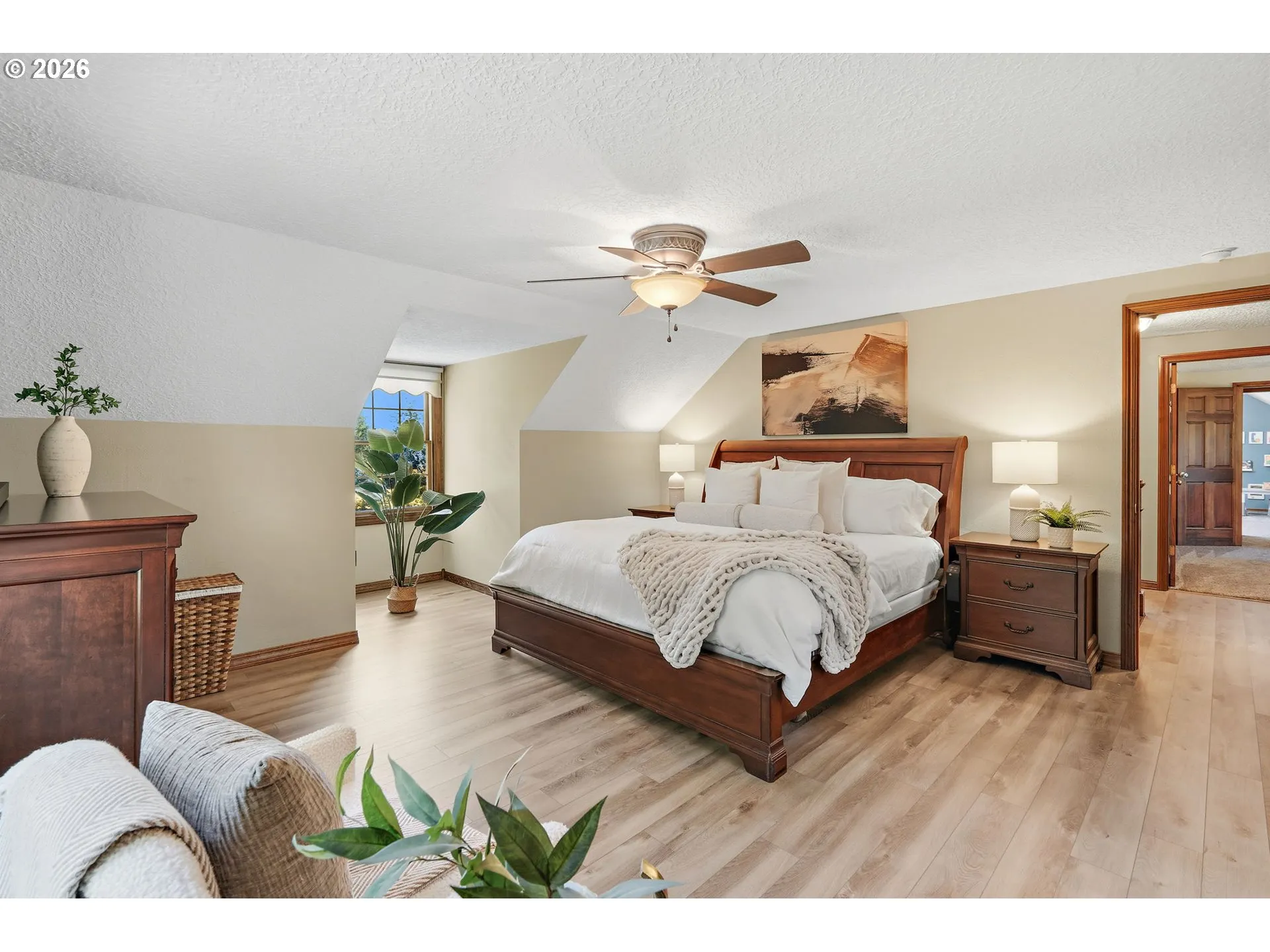 Bedroom, Primary-Upper