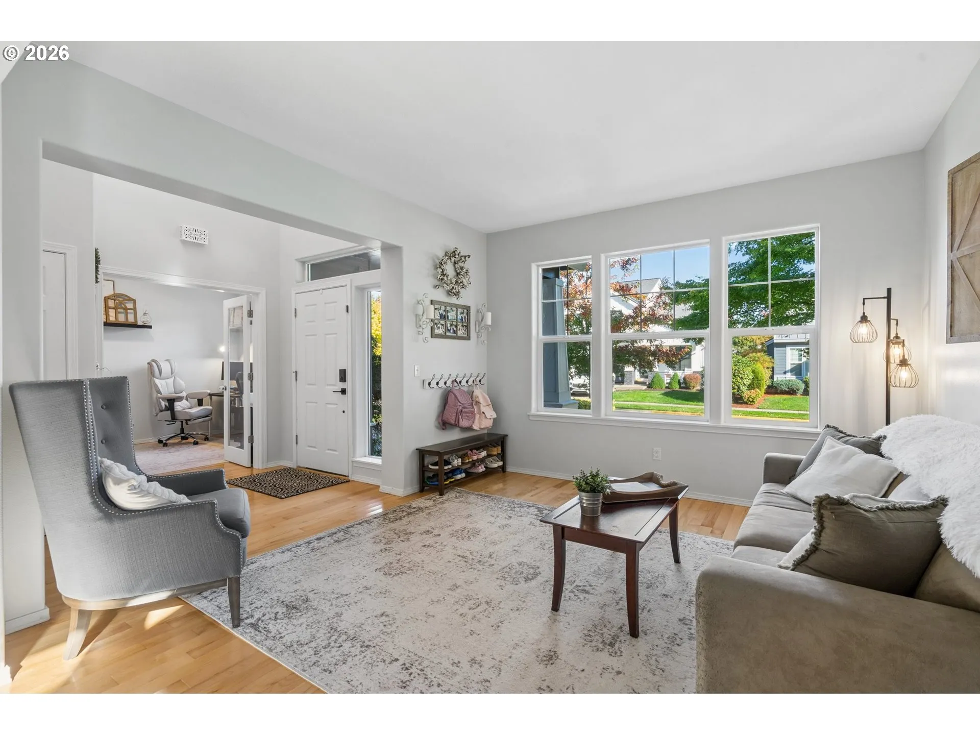 Living Room/Entrance