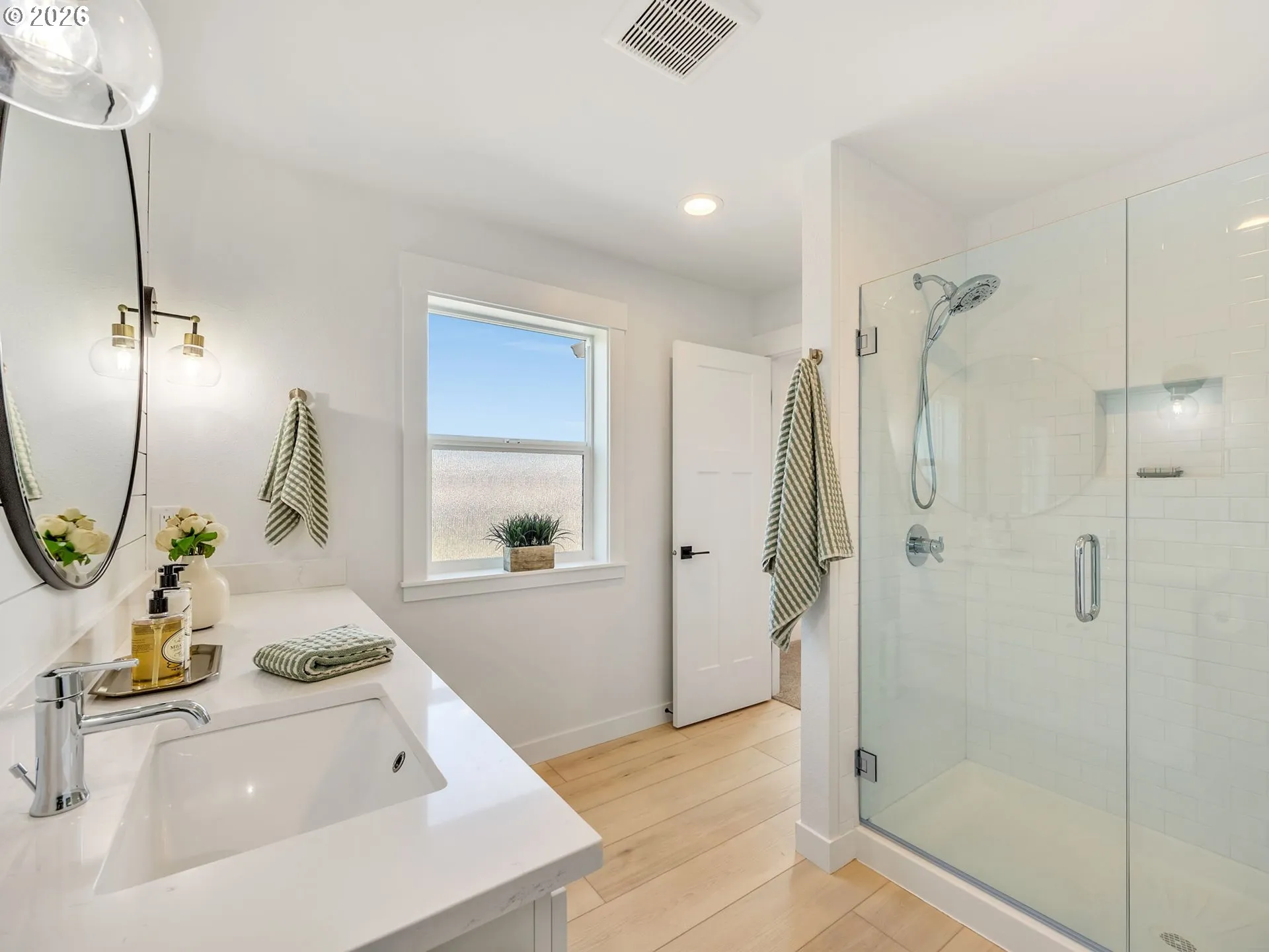 Bathroom, Attached-Upper