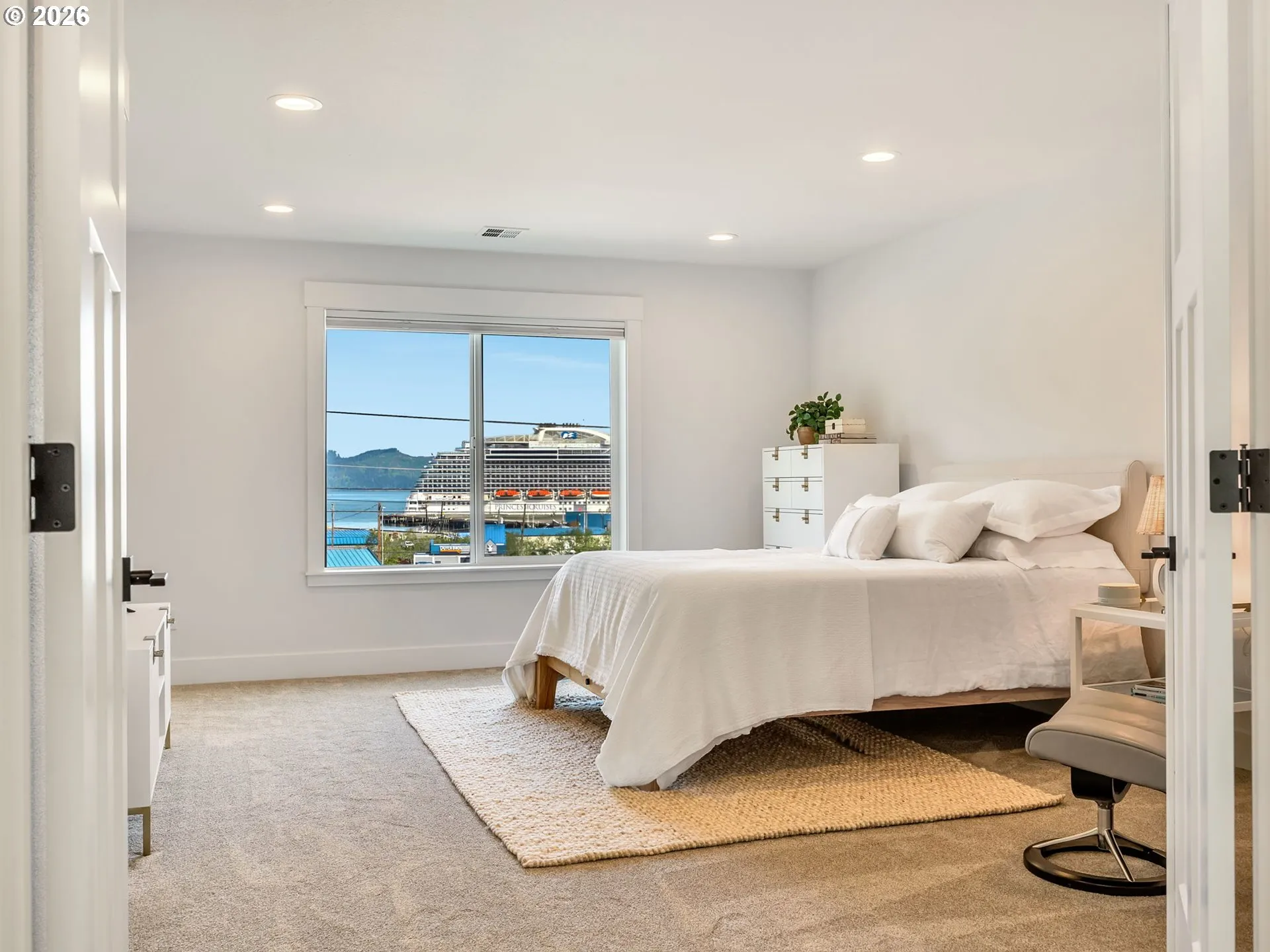 Bedroom, Primary-Upper