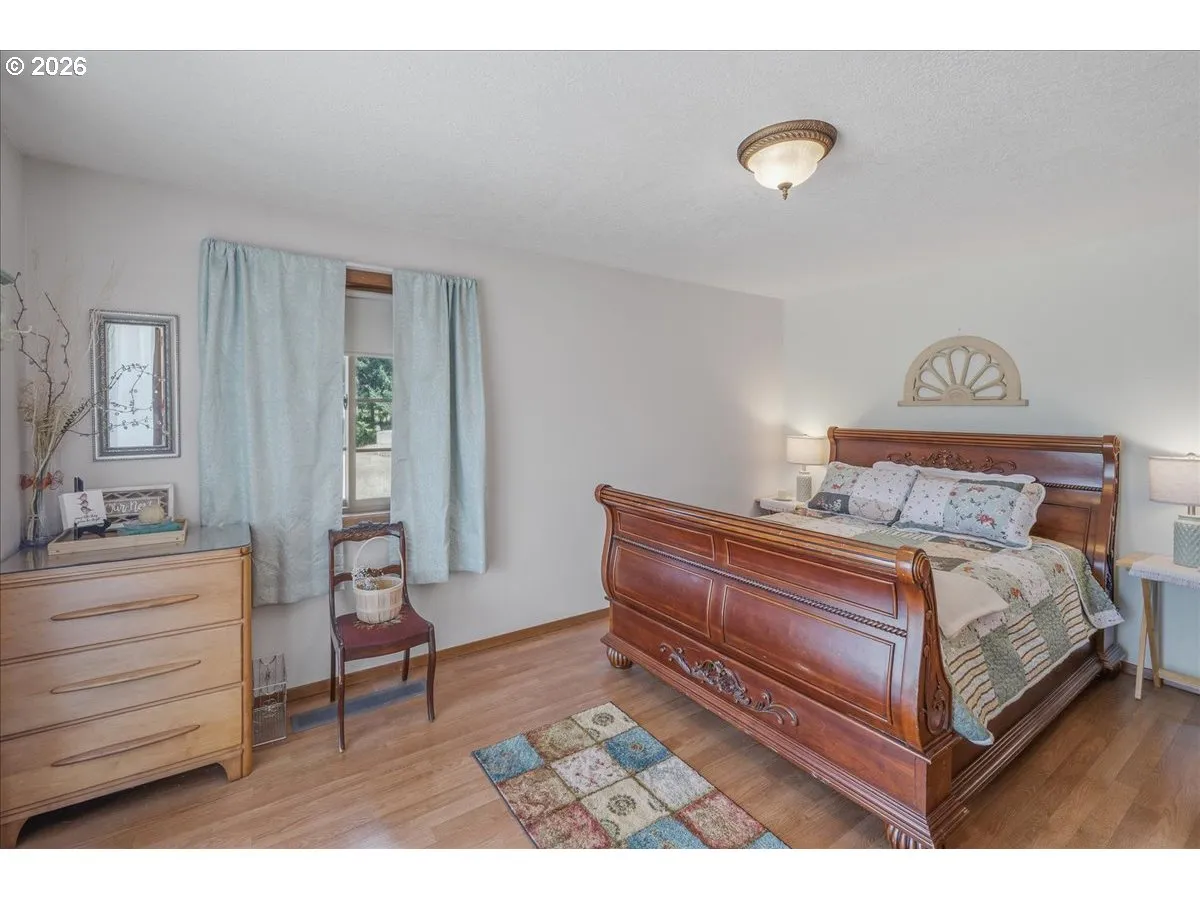 Bedroom, Primary