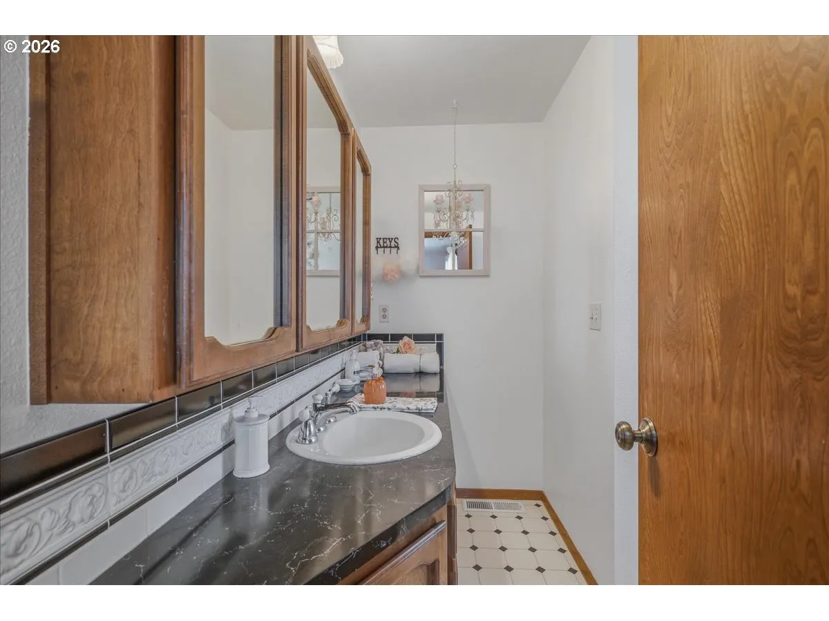 Bathroom, Attached