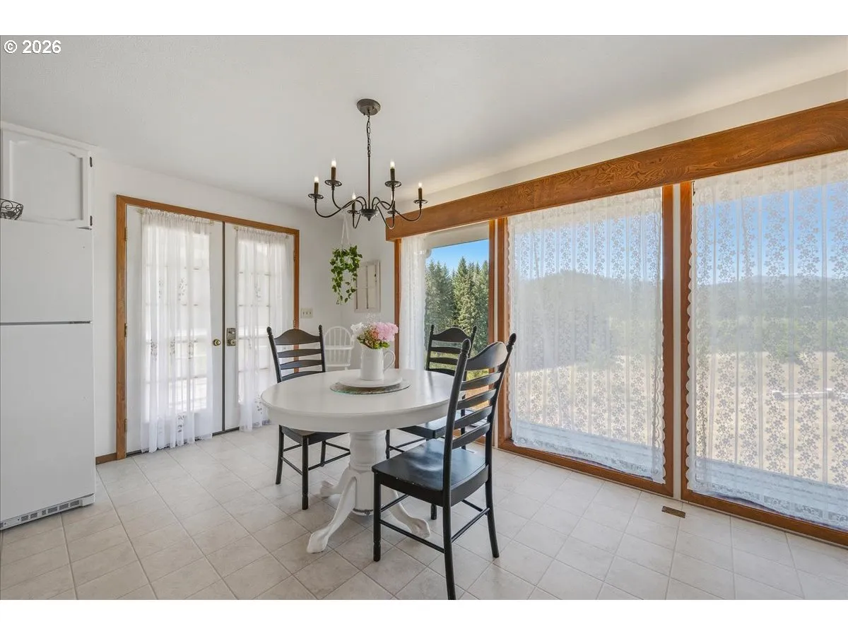 Kitchen-Eating Area