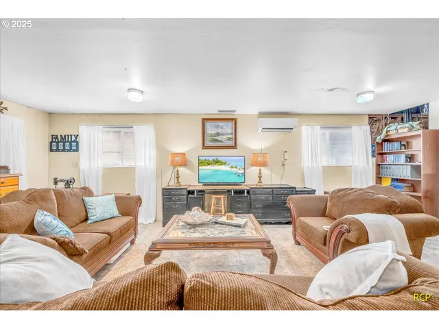 Family Room-Lower