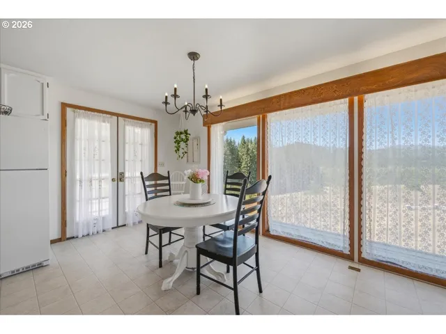 Kitchen-Eating Area
