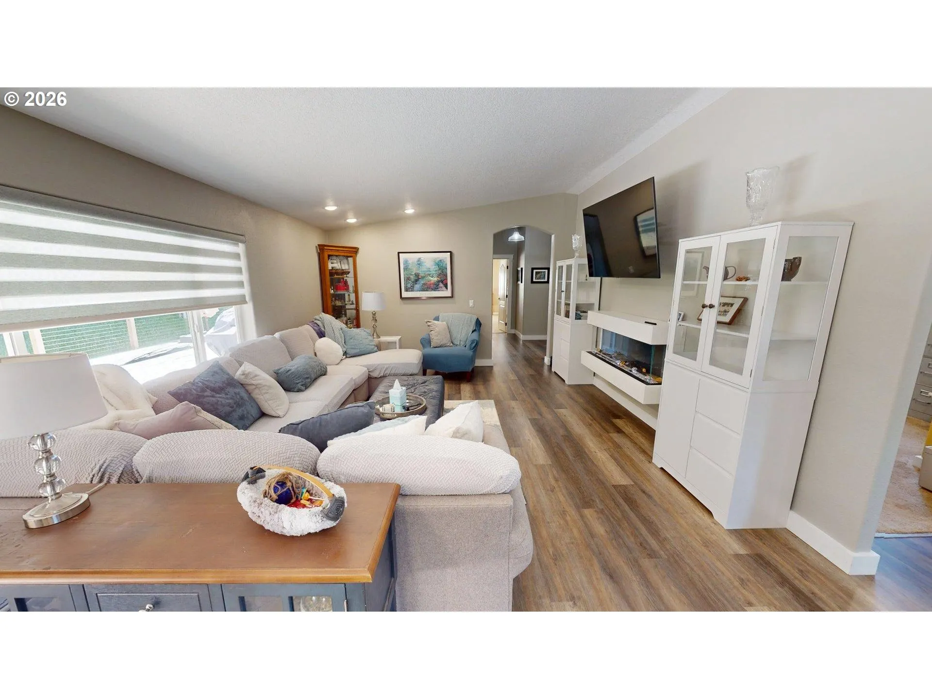 Living Room-Vaulted Ceilings