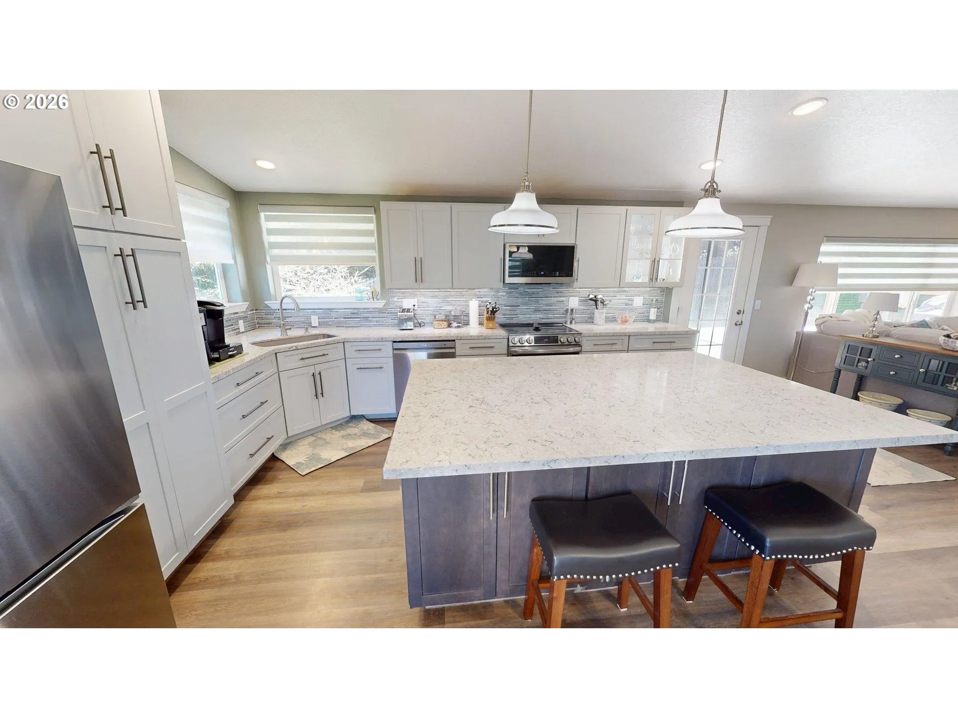 Kitchen-Breakfast Bar