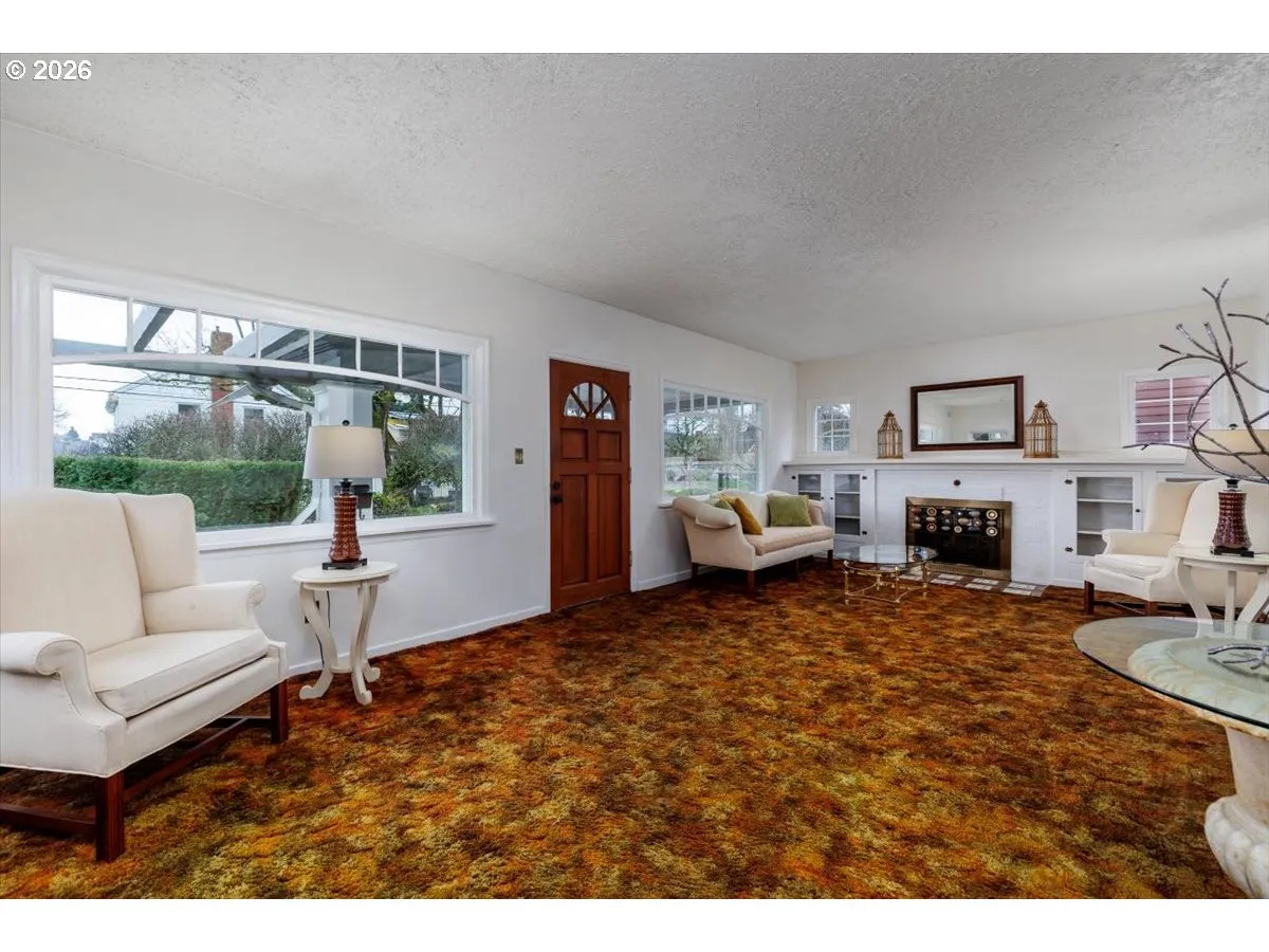 Living Room-Fireplace