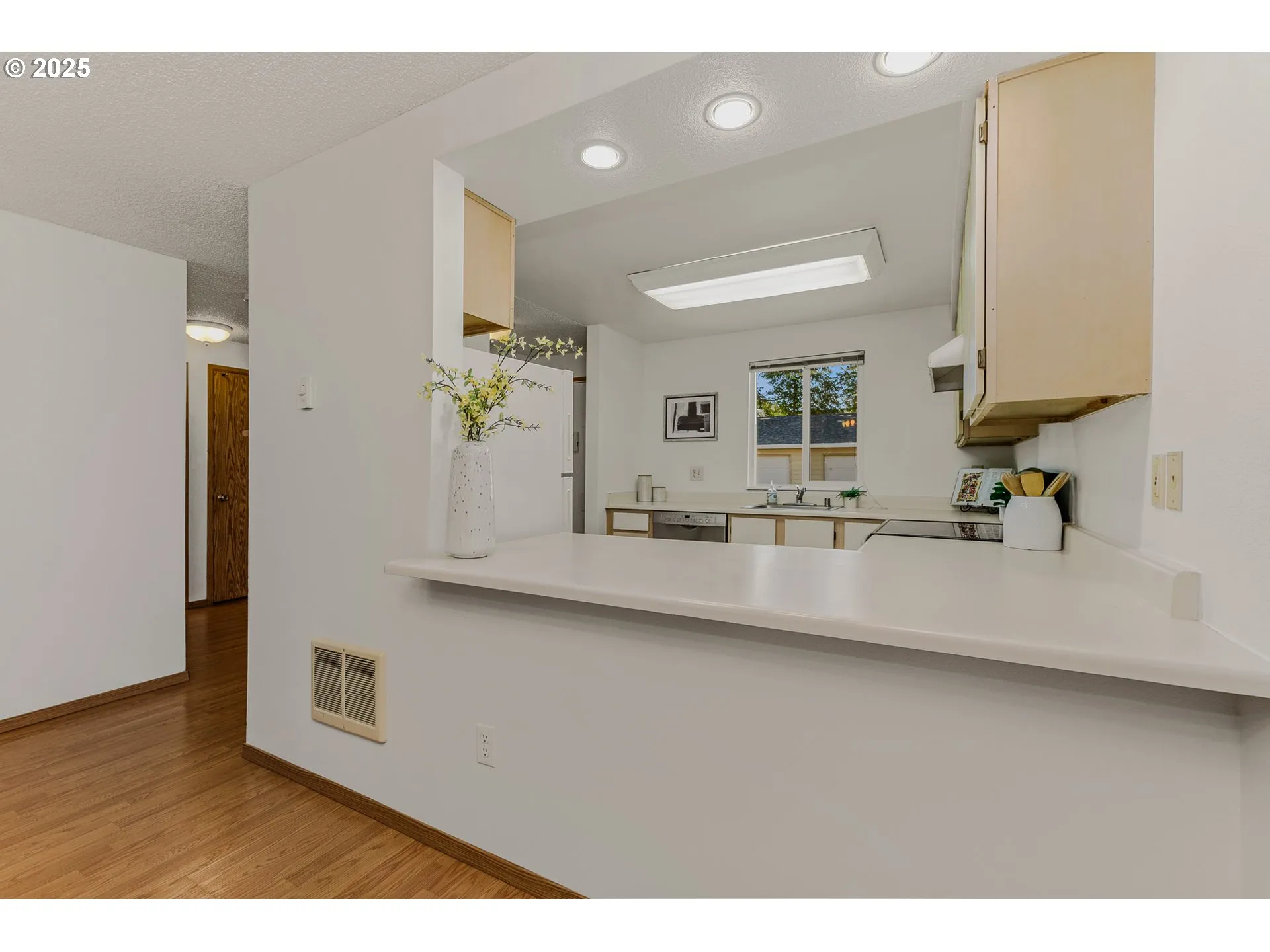 Kitchen-Breakfast Bar