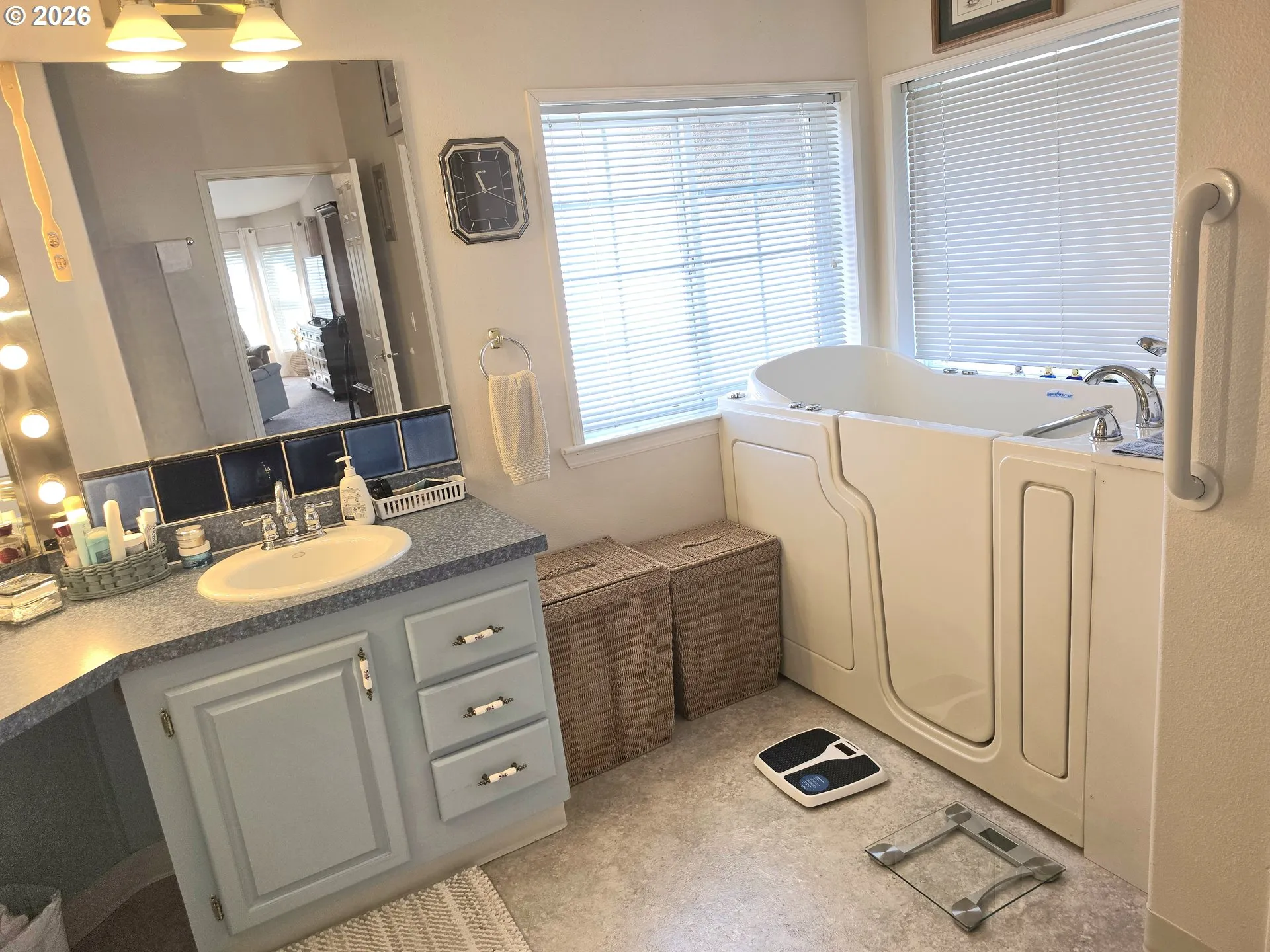 Bathroom, Attached-Garden Tub