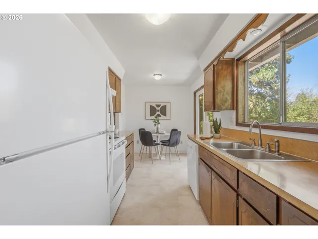 Kitchen/Nook-Eating Area