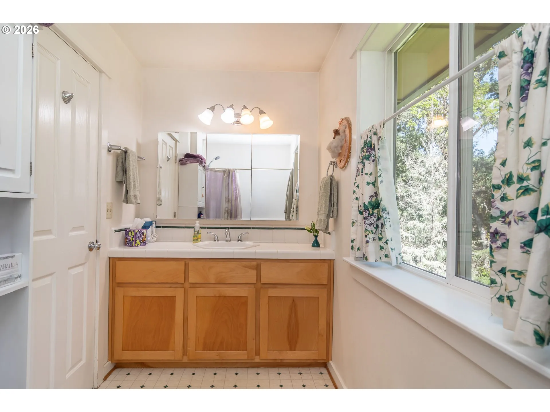 Bathroom, Attached