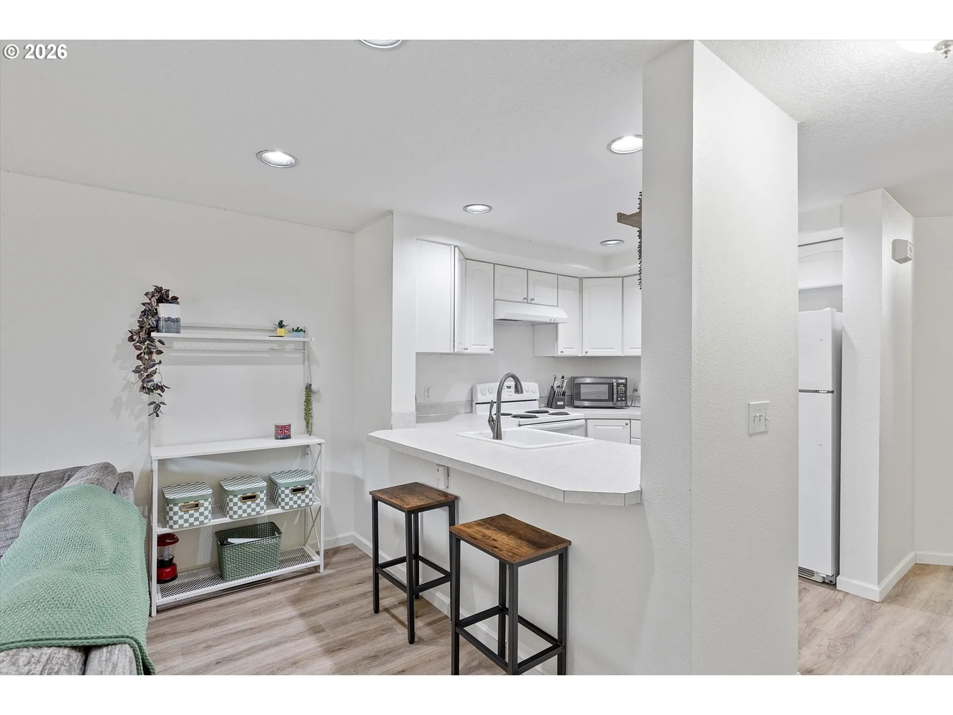 Kitchen-Breakfast Bar