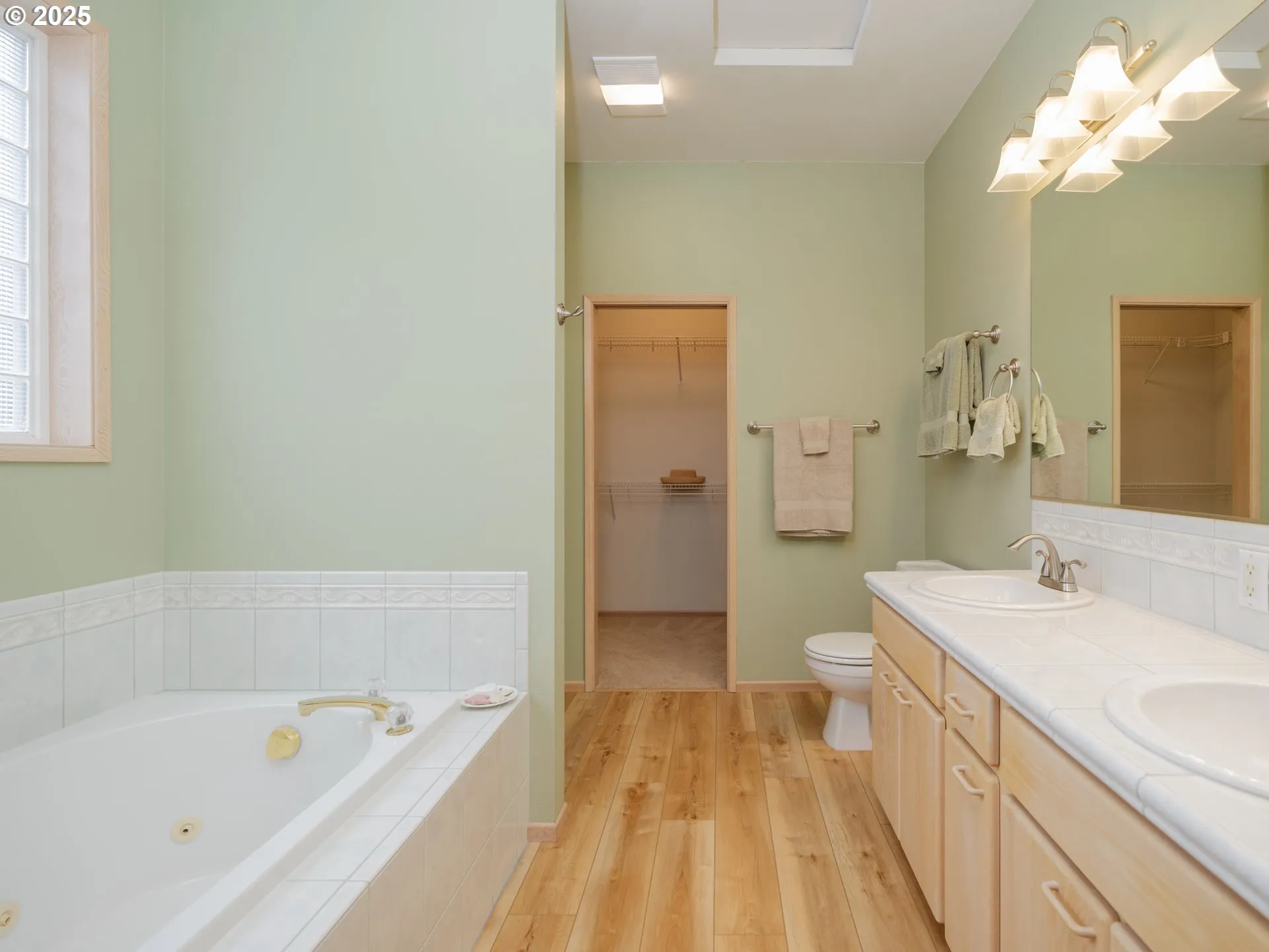 Bathroom, Attached-Upper