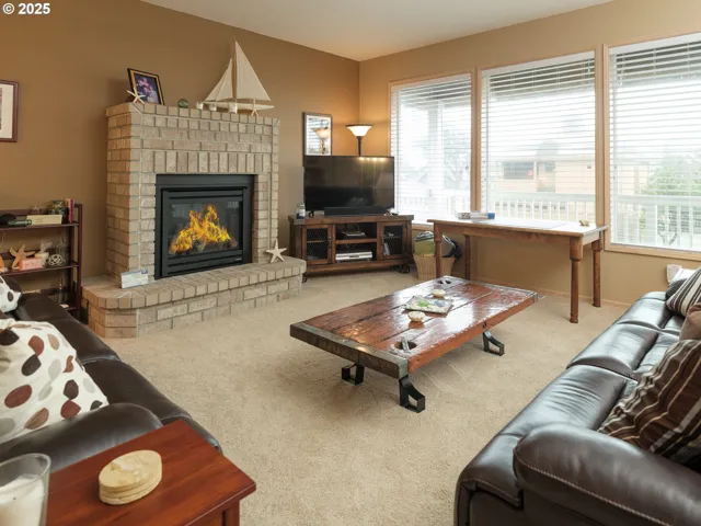 Living Room-Fireplace
