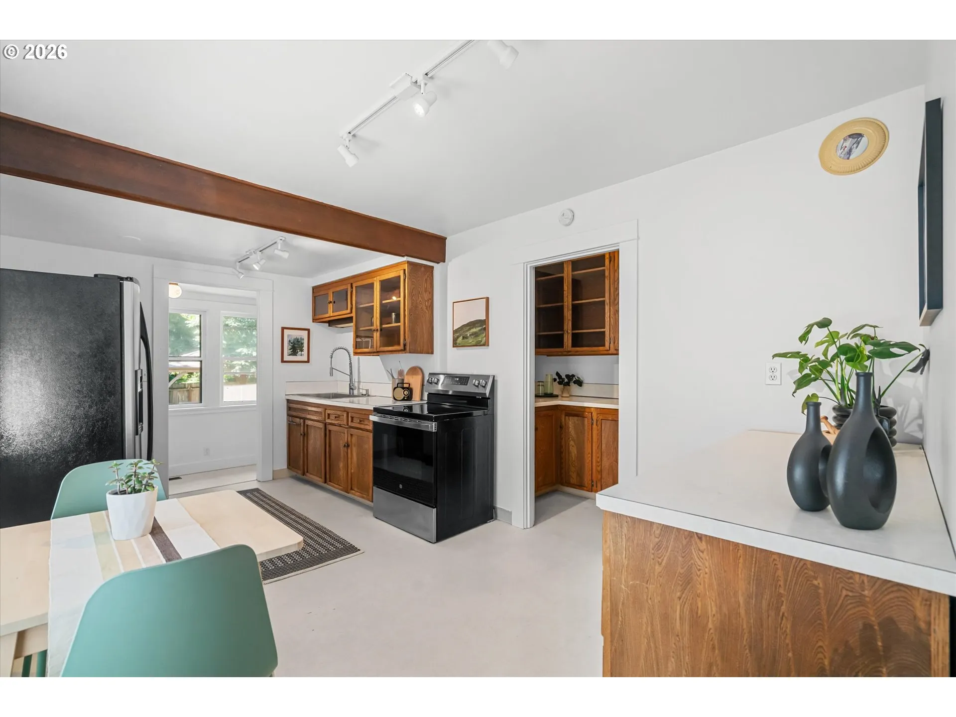 Kitchen-Eating Area