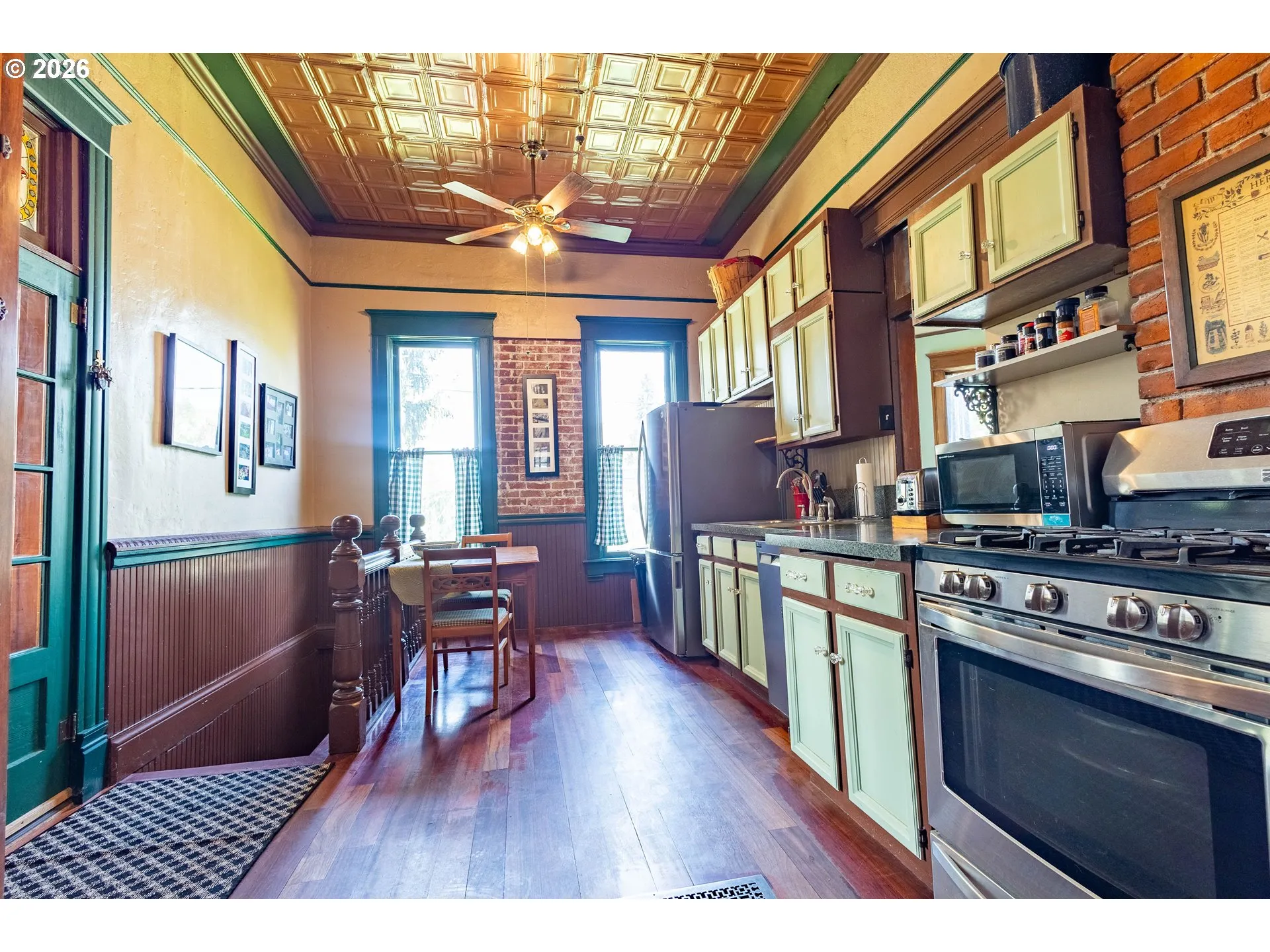 Kitchen-Eating Area