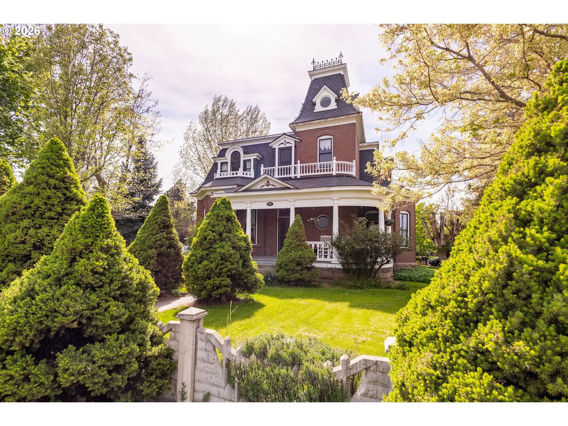 Front Yard-Fenced