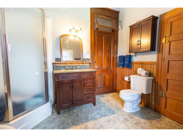 Bathroom-Upper