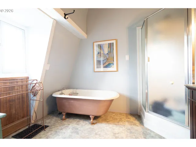 Bathroom-Upper