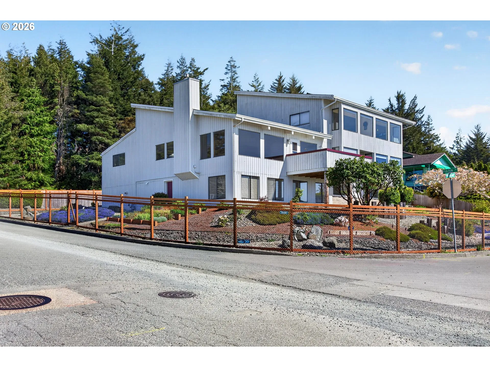 Front Yard-Fenced